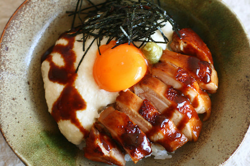 山かけ鶏の味噌コンフィ丼