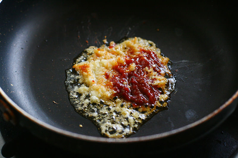 鶏のトマト煮で鶏チリ