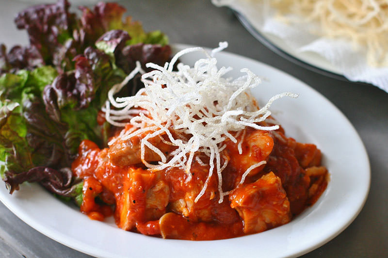 鶏のトマト煮で鶏チリ