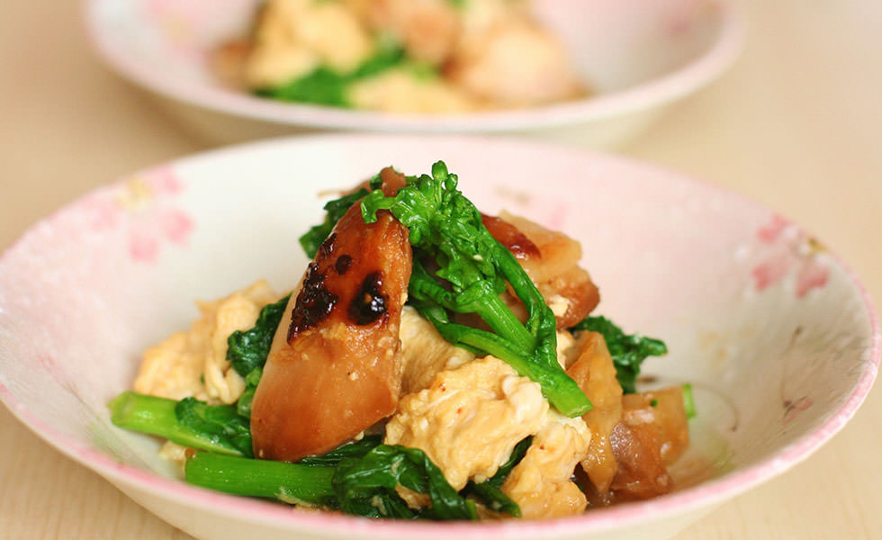 鶏の味噌コンフィと菜の花のふわふわ卵炒め