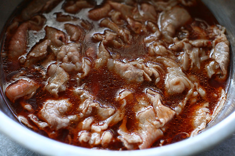 牛しゃぶと真っ赤なスープの冷やし中華