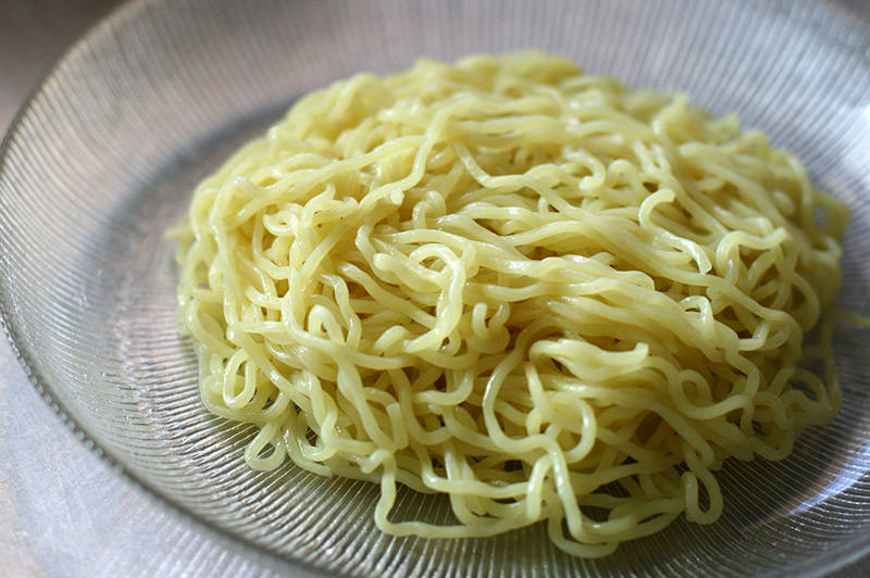 牛しゃぶと真っ赤なスープの冷やし中華