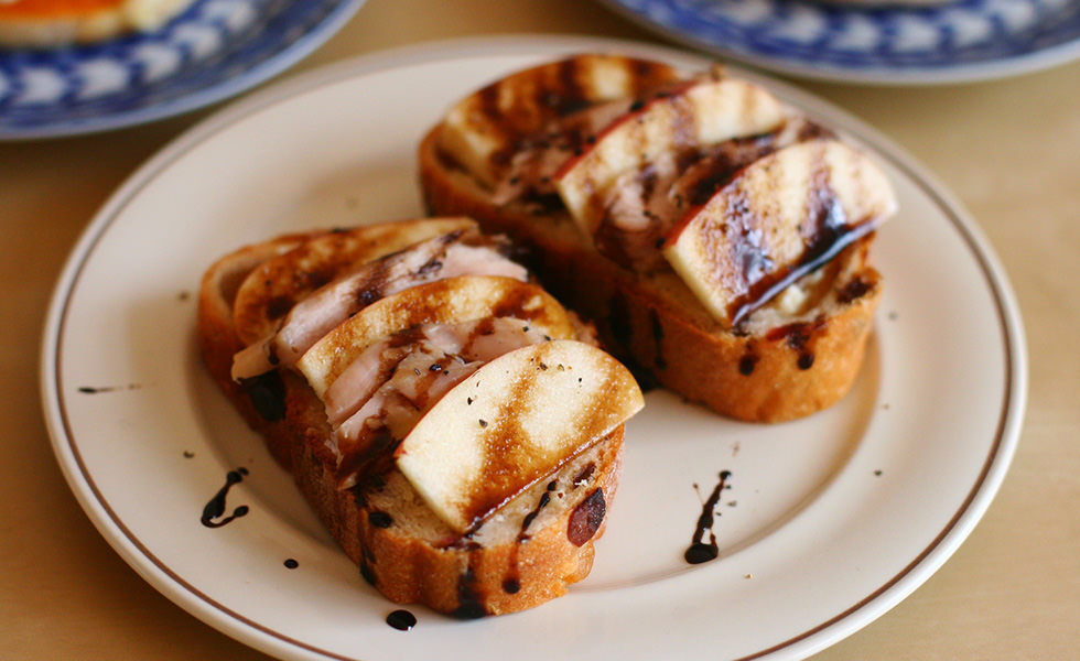 鶏のコンフィでオープンサンド