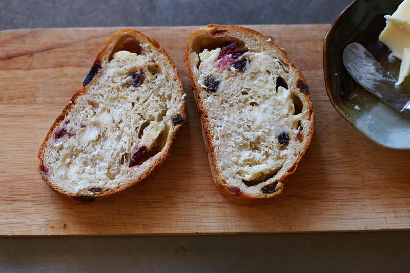 鶏のコンフィでオープンサンド