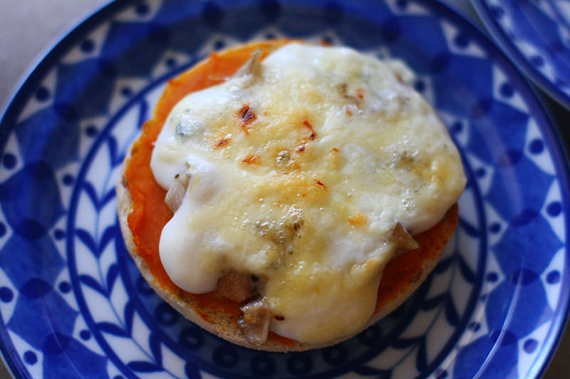 鶏のコンフィでオープンサンド