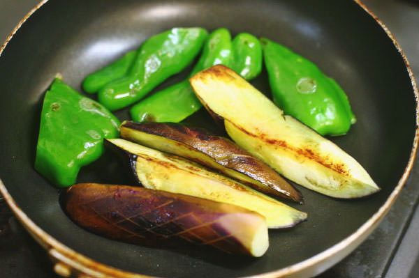 牛すじとカレースパイスのフォー