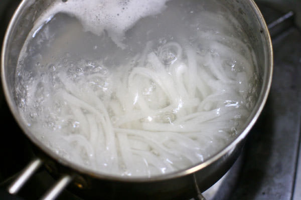 牛すじとカレースパイスのフォー