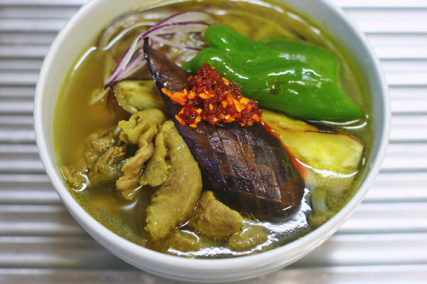 牛すじとカレースパイスのフォー