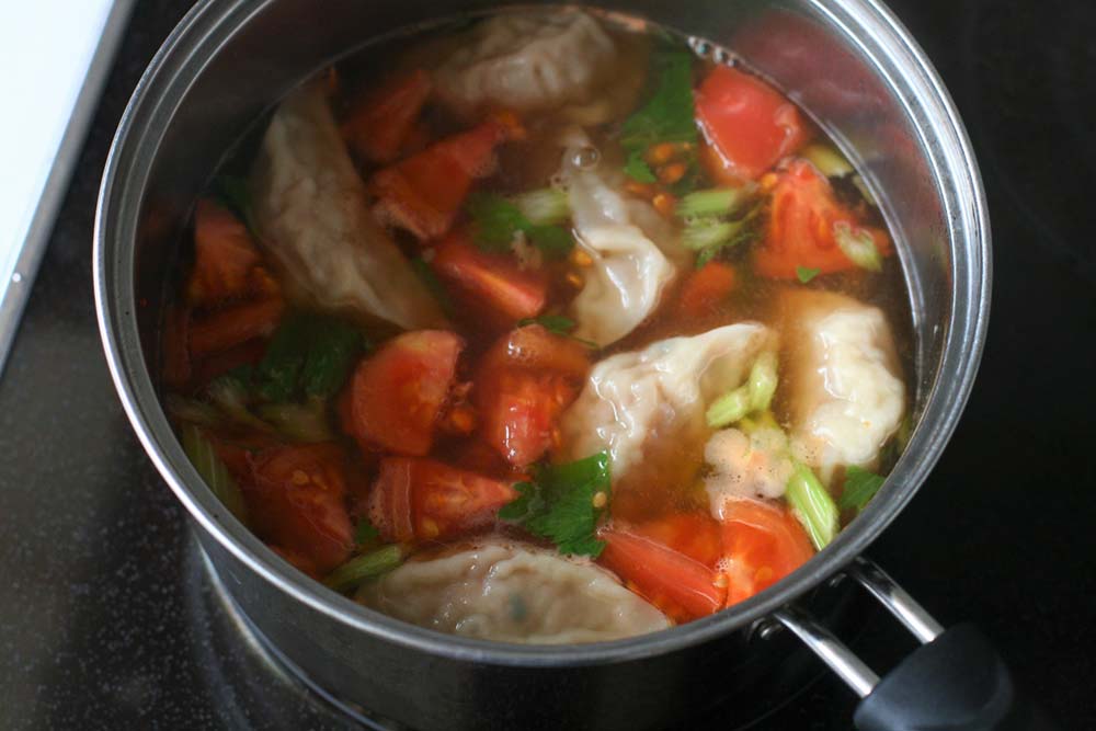 牛タン餃子のあっさりスープ仕立て