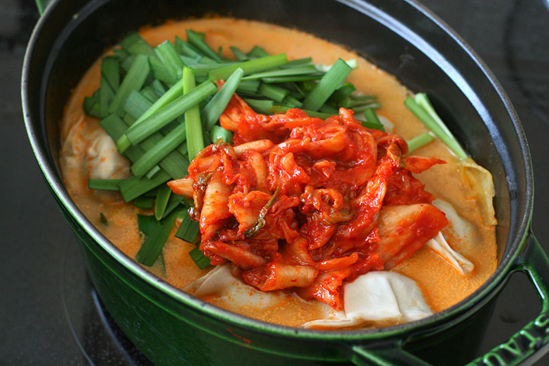 牛タン餃子の豆乳キムチ鍋