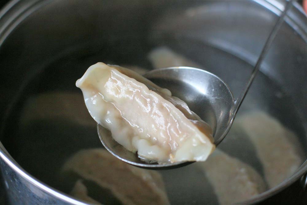 牛タン餃子のピリ辛サラダ仕立て