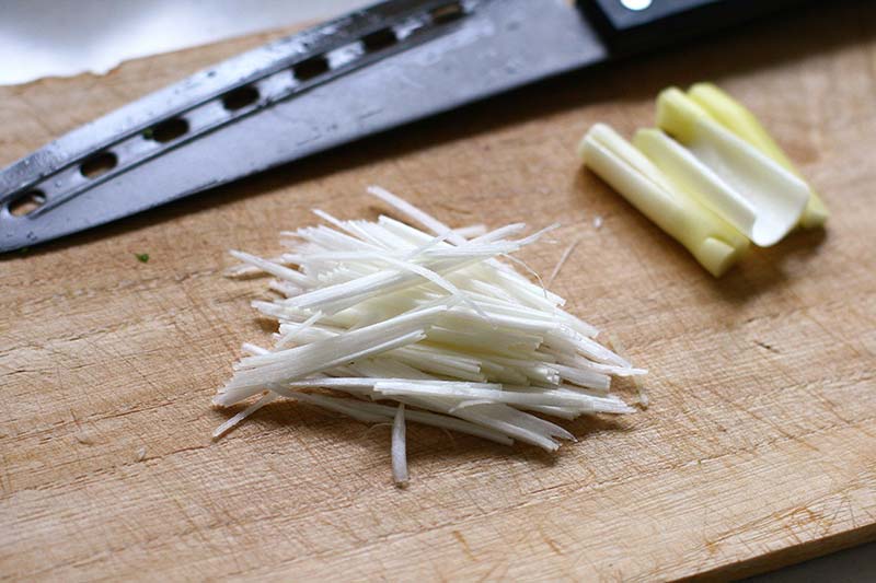 熱々ごま油が決め手！香味水餃子