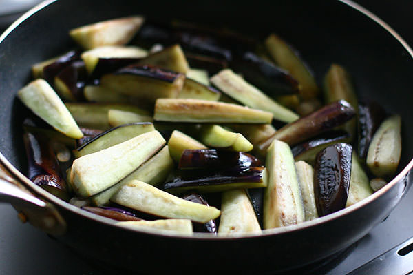 牛脂とナスの甘辛炒め