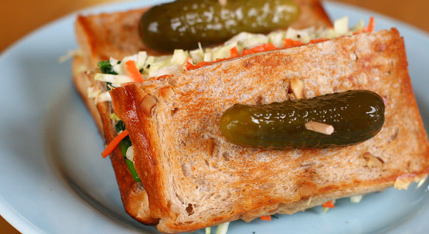 牛脂で香ばしい　ホットサンド