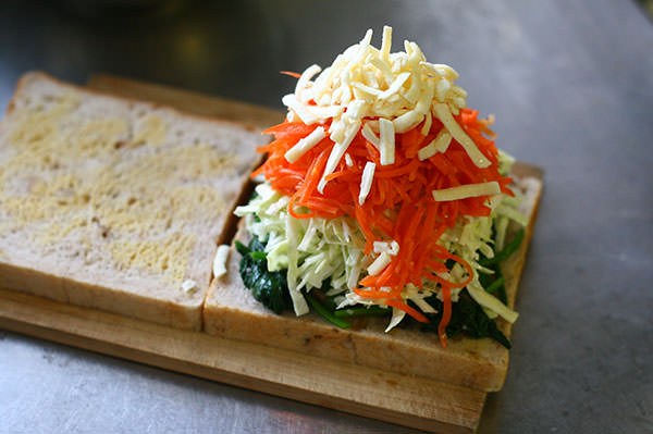 牛脂で香ばしい　ホットサンド