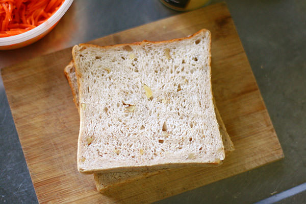 牛脂で香ばしい　ホットサンド