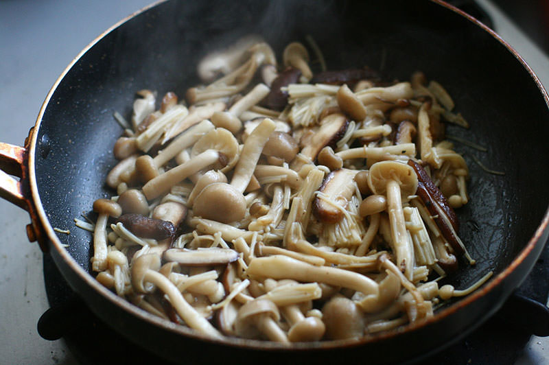 きのこソースの牛タンコロッケ