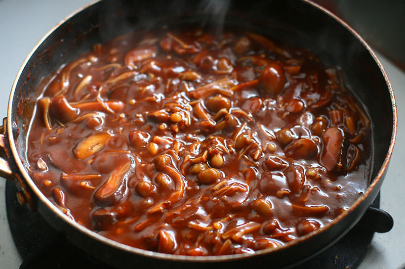 きのこソースの牛タンコロッケ