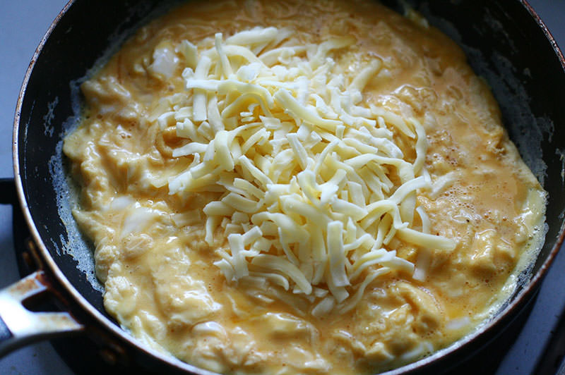 贅沢なチーズオムレツ