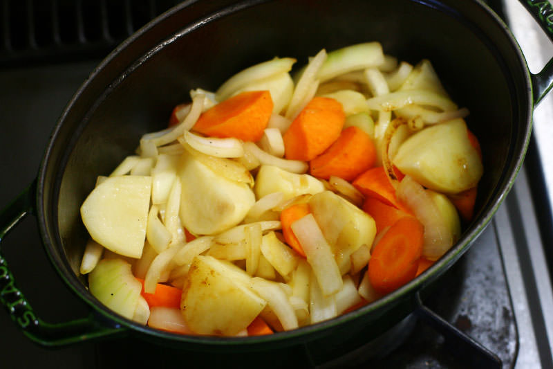 【牛すじカレーレシピ】市販のルーを使って美味しく