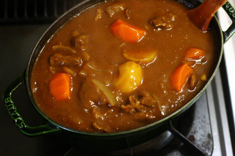 【牛すじカレーレシピ】市販のルーを使って美味しく