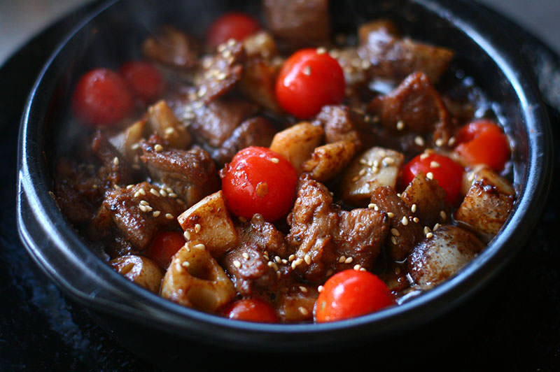 牛タンと蓮根の味噌オイル煮