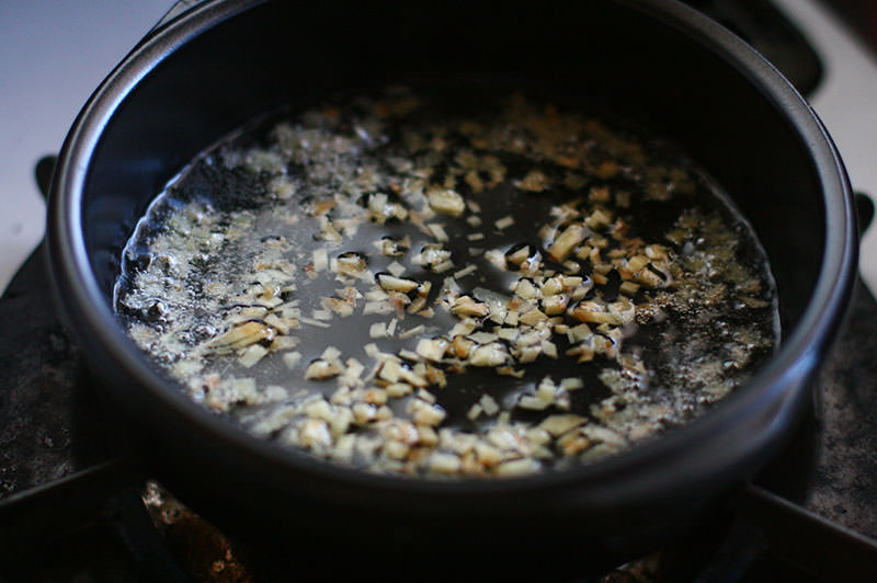 牛タンと蓮根の味噌オイル煮