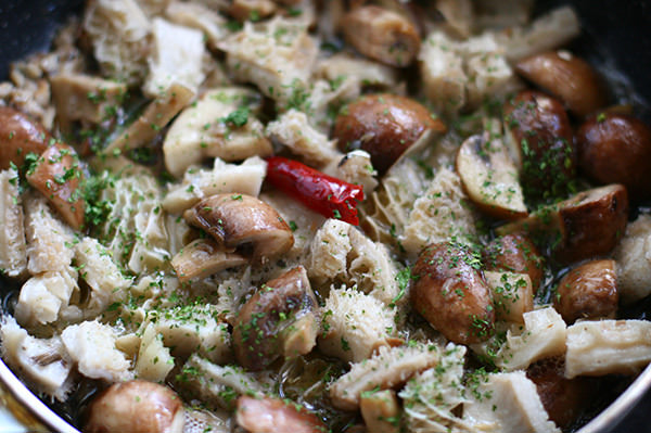 トリッパとアンチョビのアヒージョ